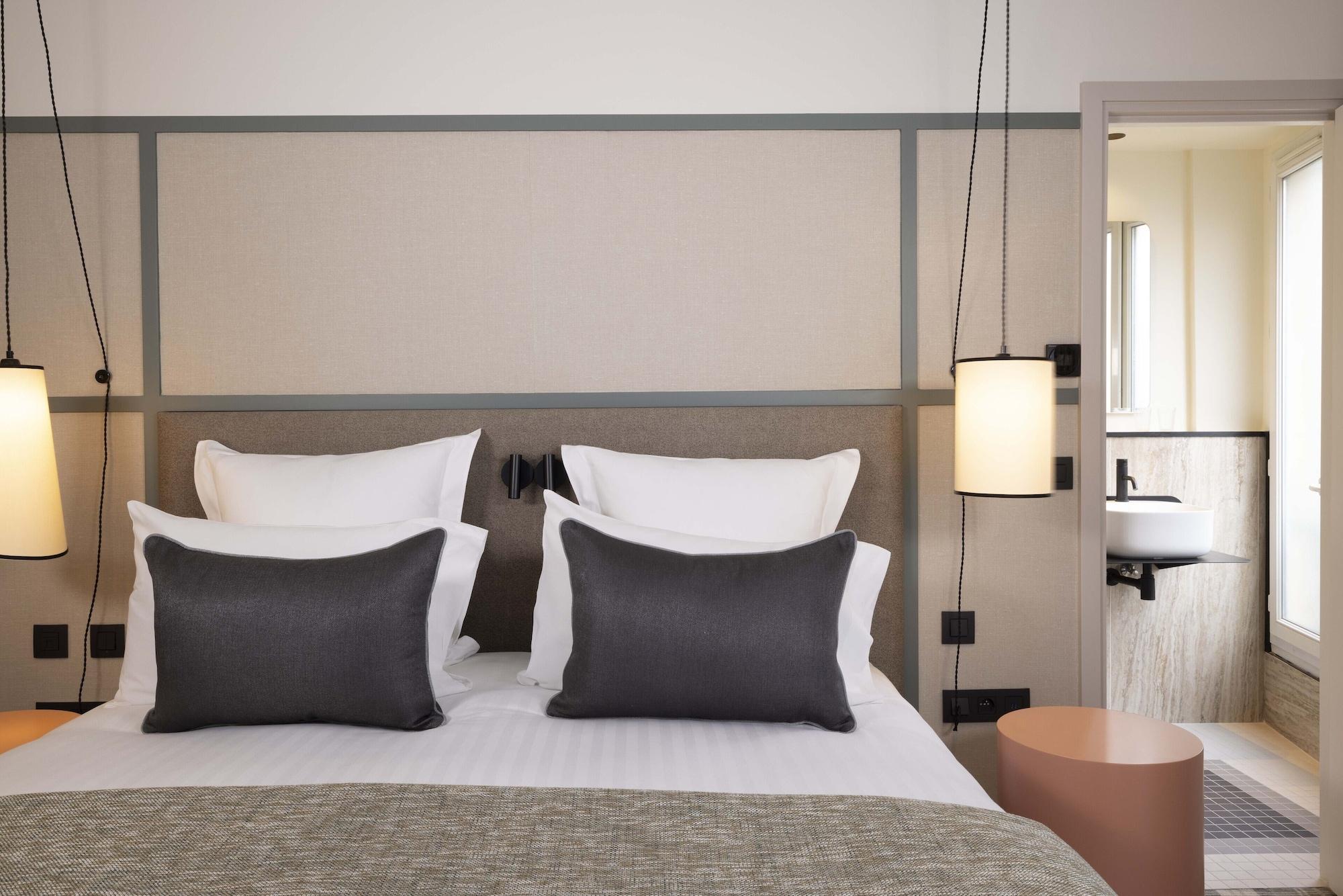 Toujours & Hotel Parijs